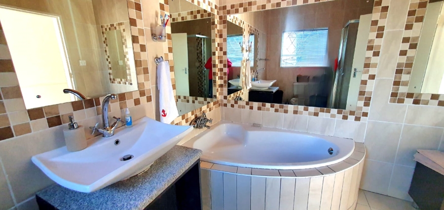 4 Bedroom Property for Sale in Levyvale Eastern Cape